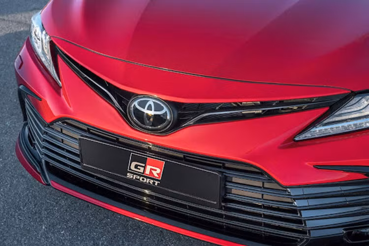 Nếu muốn tiên phong trong phân khúc xe sedan hiệu suất cao thì mẫu xe sedan Toyota Camry GR hoàn toàn mới là cái tên phù hợp hơn cả.