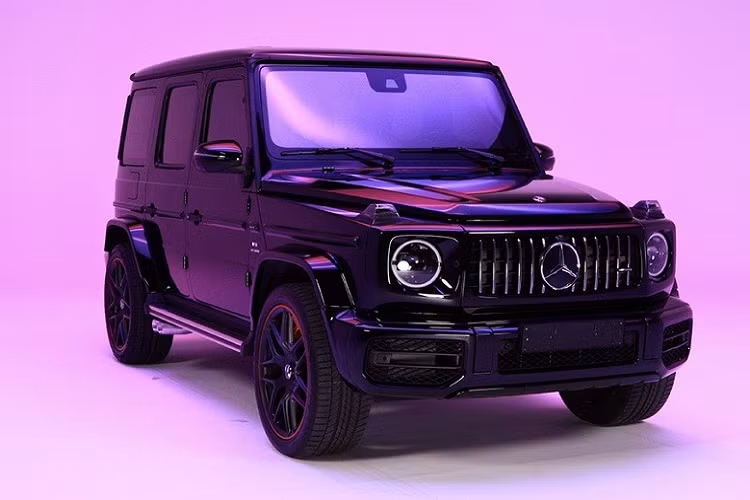 Tính đến thời điểm hiện tại, giá của chiếc Mercedes-AMG G63 đã tăng lên 320 triệu Won (5,98 tỷ đồng). Dự kiến, khi phiên đấu giá sẽ kết thúc vào ngày 21/11 tới đây, chiếc SUV hạng sang sẽ có giá cao hơn nữa.