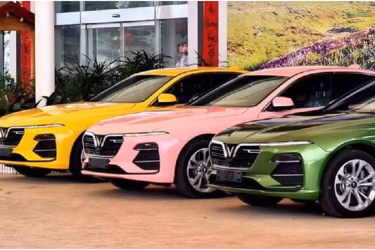 Dàn xe khủng của đại gia Vân Đồn bao gồm Mercedes-Maybach S680 2022, Mercedes-AMG G63, Range Rover Autobiography LWB, Mercedes GLS450, Bentley, Lincoln Navigator và cả chục chiếc Mercedes-Benz GL300, GLC200, Toyota Lancruiser...