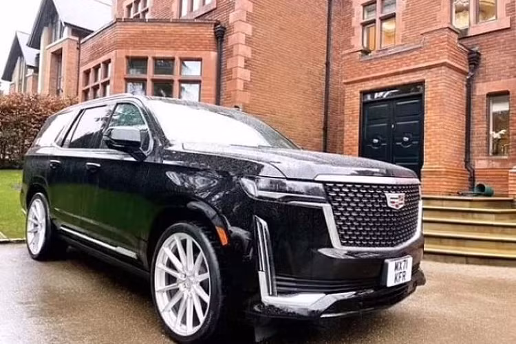 Năm nay, Cadillac Escalade và Aston Martin DBS Superleggera là 2 mẫu xe được bổ sung vào bộ sưu tập xe đắt đỏ của Ronaldo.