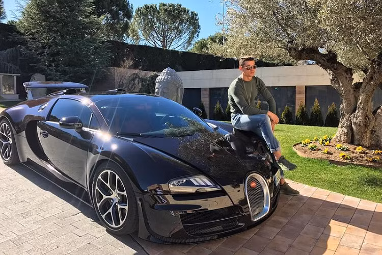 Ngoài ra, dàn xe của Ronaldo còn nhiều cái tên đáng chú ý khác như Ferrari F12tdf, Bugatti Chiron, Bugatti Veyron, Brabus G V12 900...