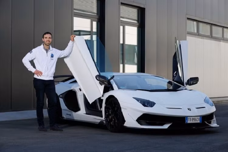 Apple chieu mo chuyen gia cua Lamborghini de phat trien xe dien