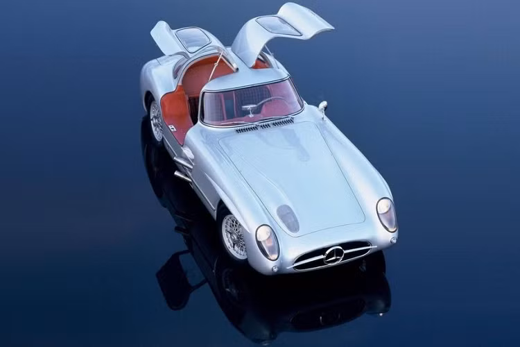 Mercedes-Benz vẫn chưa đưa ra bất kỳ tuyên bố xác nhận tin đồn nào trên phương tiện truyền thông, nhưng nhiều người suy đoán tin rằng chiếc xe được bán là chiếc coupe Uhlenhaut với số khung gầm 0008/55.