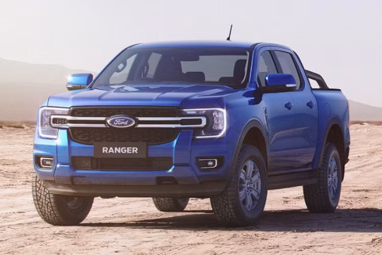 Đúng như thông tin từ trước đó, vào những ngày cuối cùng của tháng 5/2022, hãng Ford đã chính thức bổ sung phiên bản XLT cho dòng xe bán tải Ranger thế hệ mới ở thị trường Thái Lan. Được chia thành 5 bản trang bị, giá xe Ford Ranger XLT 2022 có mức dao động từ 799.000 - 943.000 Baht (khoảng 542 - 639 triệu đồng).