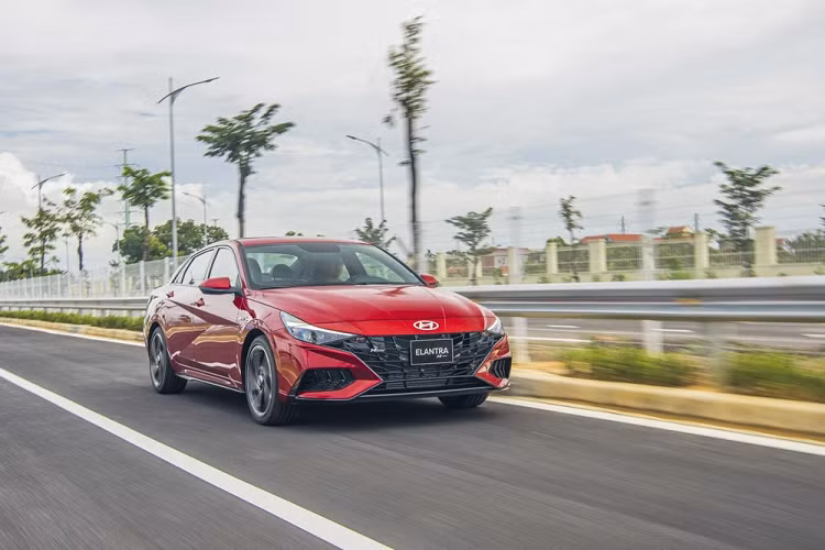 Trong khi đó bản 2.0L tạo ra 157 mã lực và 192 Nm và cuối cùng, bản N-line hiệu suất cao sở hữu máy xăng, tăng áp, dung tích 1.6L có thông số kỹ thuật tương ứng là 201 mã lực và 265 Nm. Hộp số trên 3 bản đầu là tự động 6 cấp còn bản N-line là ly hợp kép 7 cấp.
