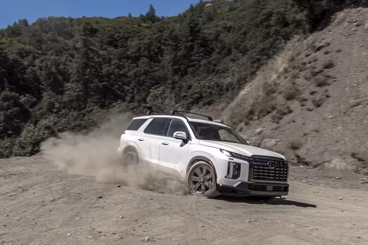 Phiên bản cao cấp Hyundai Palisade Calligraphy 2023 có giá 50.800 USD (1,18 tỷ đồng). Ngoài các bản thường, xe có thêm phiên bản XRT giá bán 42.000 USD (khoảng hơn 976 triệu đồng).