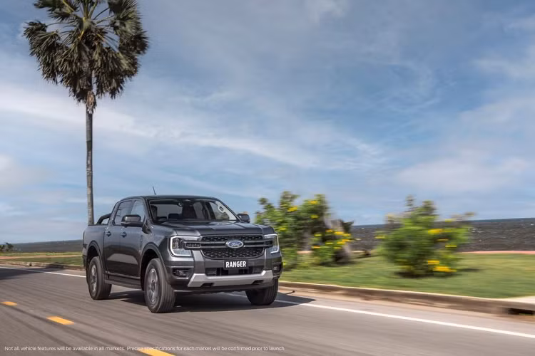 Cụ thể, với động cơ diesel tăng áp kép 2.0L 4 xy-lanh, mẫu xe bán tải Ford Ranger 2022 sẽ có mức tiêu thụ nhiên liệu là 7,2L/100km. Khi đi kèm với tuỳ chọn hộp số sàn, động cơ này sẽ cho mức tiêu thụ nhiên liệu trung bình là 6,9L/100km.