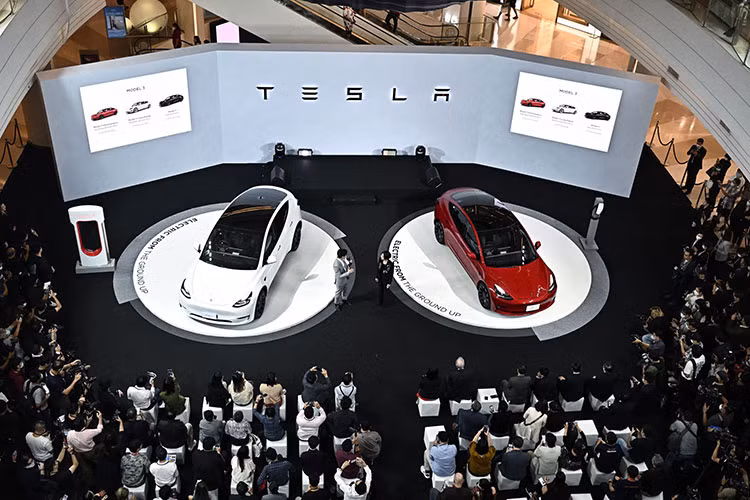 Tại thị trường Thái Lan, Tesla Model 3 là xe nhập khẩu nguyên chiếc từ Trung Quốc. Hiện chưa rõ sau Thái Lan, Tesla có tiếp tục ra mắt xe ở những thị trường Đông Nam Á khác như Việt Nam hay không.