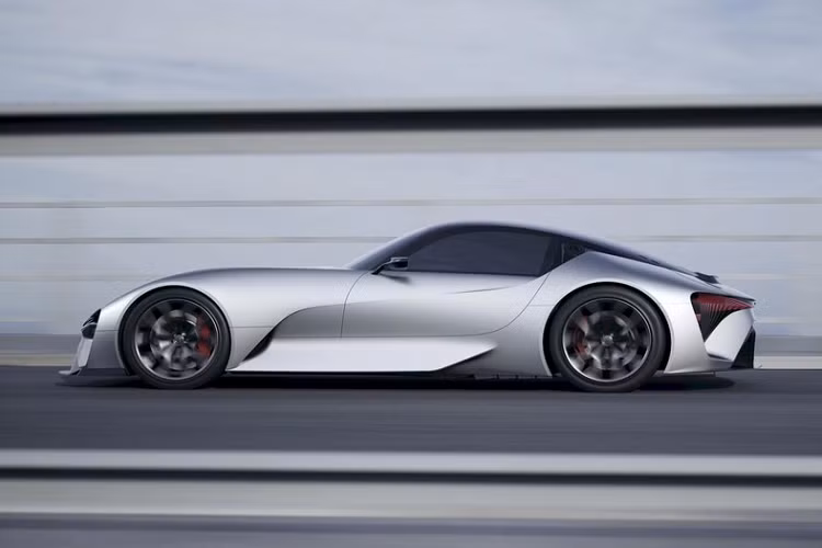 Đồng thời, đây là mẫu xe concept thứ 3 mang cái tên Electrified của hãng Lexus, sau Electrified SUV và Electrified Sedan. Tương tự siêu xe Lexus LFA, Electrified Sport cũng được thiết kế với gầm thấp và nắp ca-pô dài. Tuy nhiên, thiết kế bên sườn của mẫu xe này lại gợi liên tưởng đến Toyota GR Supra. Ngoài ra, xe còn có hốc bánh phồng lên để chứa bộ lốp rộng và nóc dốc về phía sau.