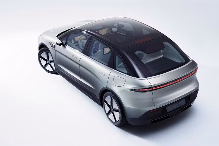 Ngoài việc hé lộ mẫu xe concept mới, tập đoàn đa quốc gia của Nhật Bản còn công bố sẽ thành lập công ty Sony Mobility Inc vào mùa xuân năm nay. Công ty này sẽ đóng vai trò như nhịp cầu để Sony "tìm đường vào thị trường ô tô điện". Rất có thể công ty này sẽ sản xuất phiên bản thương mại của Sony Vision-S 01 và Vision-S 02.