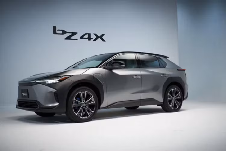 Nếu được bán tại Việt Nam, Toyota bZ4X có thể là xe nhập khẩu nguyên chiếc từ Thái Lan. Trước đó, Toyota cũng đã hé lộ kế hoạch nội địa hóa bZ4X và biến Thái Lan thành trung tâm sản xuất ô tô điện của hãng.
