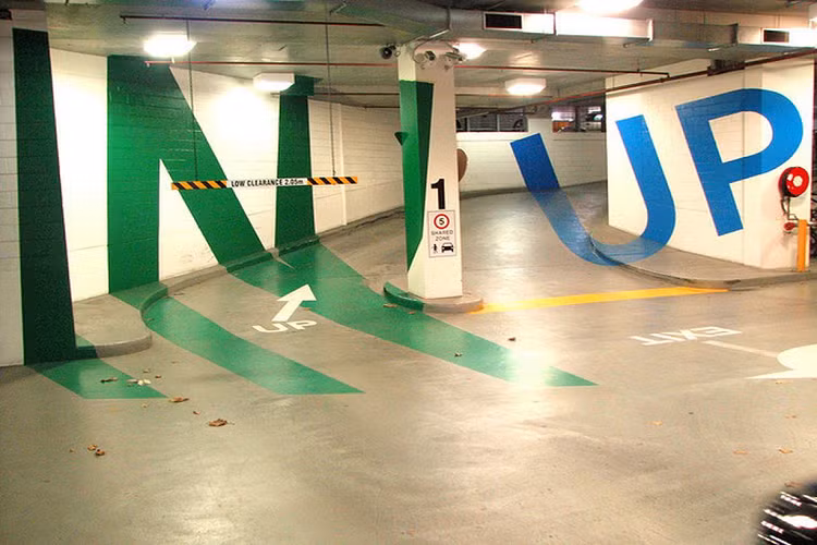 Điểm đặc biệt của nó là nhìn thoáng qua, Eureka Car Park trông rất lộn xộn và thiếu cân xứng, nhưng thực tế, nhờ thiết kế lạ mắt và khoa học, lượng xe có thể đỗ tại đây đạt mức tối đa so với diện tích sử dụng.