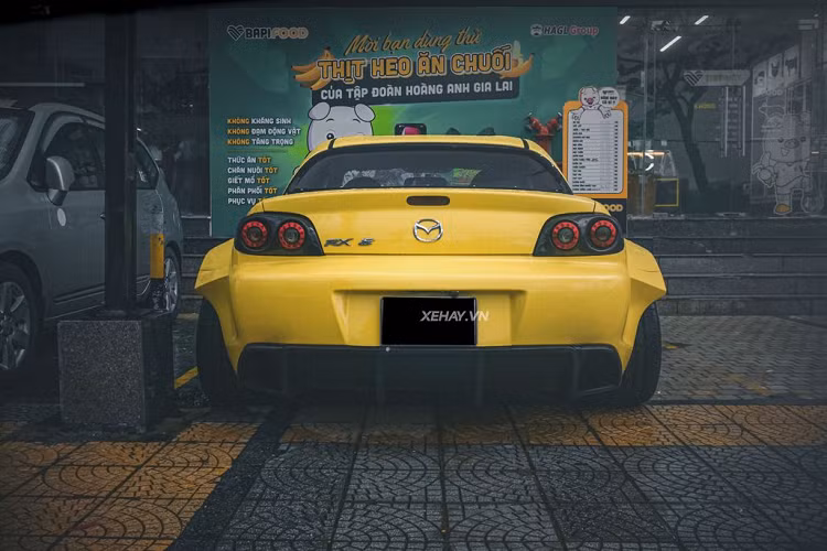 Sẽ là một thiếu sót nếu không nhắc tới “trái tim” của Mazda RX-8. Động cơ xoay Wankel Renesis huyền thoại chính là điểm khiến Mazda RX-8 nổi bật trong số đông. Khối động cơ trứ danh của hãng xe Nhật có dung tích 1.3L nhưng cho công suất lên tới 212 mã lực.