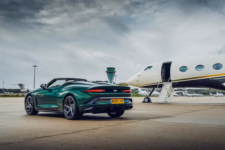 Flexjet, một công ty chuyên sở hữu và cho thuê hàng không tư nhân gần đây đã tiết lộ một cặp máy bay phản lực tư nhân Gulfstream G650 và hai chiếc trực thăng Sikorsky S-76. Những chiếc máy bay này đã được cá nhân hóa đặc biệt để trông giống như Bacalar.