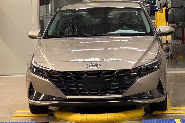 Trong đó, động cơ tăng áp 1.6L sẽ chỉ xuất hiện trên bản N-line cao cấp nhất, tạo ra công suất tối đa 201 mã lực và mô-men xoắn cực đại đạt 265 Nm. Tùy phiên bản, xe sẽ được trang bị hộp số sàn 6 cấp hoặc tự động ly hợp kép 6 cấp.