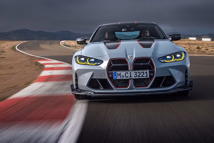Theo công bố, BMW M4 CSL 2023 sẽ có số lượng giới hạn 1.000 xe với 3 tuỳ chọn màu gồm Xám, Trắng hoặc Đen. Giá xe BMW M4 CSL 2023 sẽ khởi điểm ở mức 139.900 USD, tương đương khoảng 3,25 tỷ đồng.