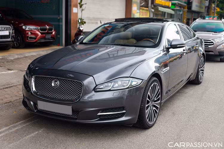 Dòng xe XJ nói chung hay XJL nói riêng hiện đã bị thương hiệu xe sang Jaguar khai tử vào năm 2019, chính vì vậy để người dùng mua một chiếc Jaguar XJL hạng sang mới “đập hộp” gần như là bất khả thi.
