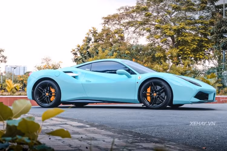 Tại Việt Nam, Ferrari 488 GTB và Spider từng là siêu xe được giới nhà giàu "chuộng" nhất cách đây vài năm, khi đó, giá của một chiếc 488 GTB tiêu chuẩn được ước tính rơi vào khoảng 15 tỷ đồng. Số lượng của Ferrari 488 ở nước ta hiện đã lên tới hơn 10 chiếc, trong đó có 2 chiếc thuộc bản Pista là đáng chú ý nhất.