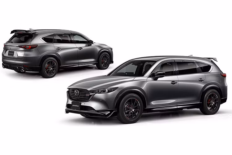 Hai bên hông Mazda CX-8 2022 độ Auto Exe nổi bật với bộ la-zăng hợp kim dạng đa chấu màu đen, chính thay đổi này đã làm chiếc SUV thêm cứng cáp và thể thao.