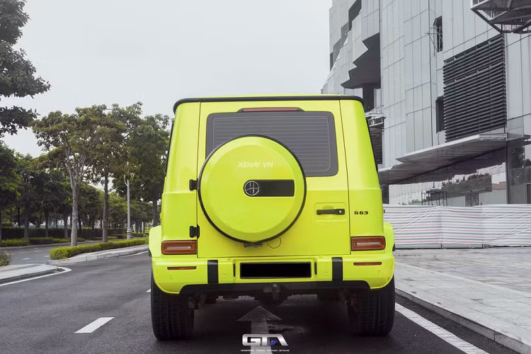 Logo nhỏ trên lắp capo cũng được thay đổi, mang lại cái nhìn ấn tượng hơn cho phần đầu xe.