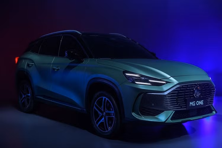 Tương tự phiên bản α, MG One β 2022 cũng được phát triển dựa trên cơ sở gầm bệ SIGMA mới của hãng mẹ SAIC. Xe sở hữu chiều dài 4.579 mm, chiều rộng 1.866 mm, chiều cao 1.601 mm hoặc 1.617 mm tùy phiên bản và chiều dài cơ sở 2.670 mm.