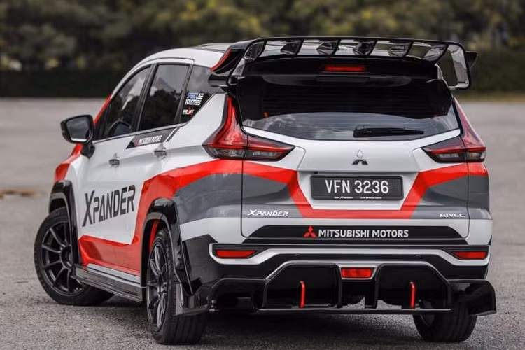 Mitsubishi Xpander Motorsport vẫn sử dụng động cơ 1.5L MIVEC tương tự phiên bản tiêu chuẩn. Khối động cơ này cho công suất 104 mã lực tại 6.000 vòng/phút, mô-men xoắn cực đại 141 Nm tại 4.000 vòng/phút.