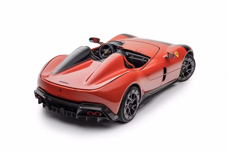 Tương tự những dự án khác của hãng, chiếc Ferrari Monza SP2 độ Mansory sẽ được thay đổi mạnh mẽ cả về ngoại thất, thiết kế mâm, nội thất và hiệu suất vận hành.