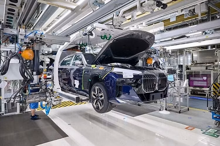 Ly do tuy chon son 2 mau tren BMW 7-Series toi 282 trieu dong?-Hinh-4