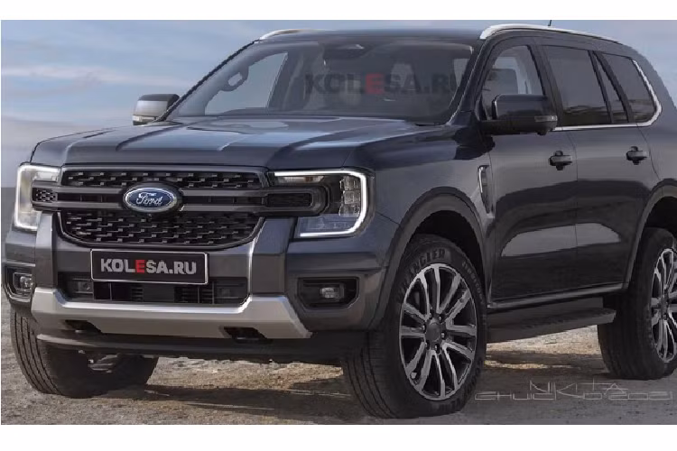 Từ phía sau, cụm đèn hậu LED của Ford Everest 2022 sở hữu thiết kế mới, khả năng cao đây là cụm đèn hậu LED trải dài để hợp xu thế thiết kế xe SUV hiện nay. Hiện tại, chưa có hình ảnh nội thất nguyên mẫu chạy thử của Ford Everest 2022, tuy nhiên nội thất của Ford Everest 2022 hứa hẹn sẽ mang trang bị và thiết kế tương đồng với Ford Everest 2022 bao gồm: cụm đồng hồ kỹ thuật số cỡ lớn, hệ thống thông tin giải trí SYNC4 10,1 hoặc 12 inch đặt dọc. Bảng điều khiển thiết kế hiện đại.