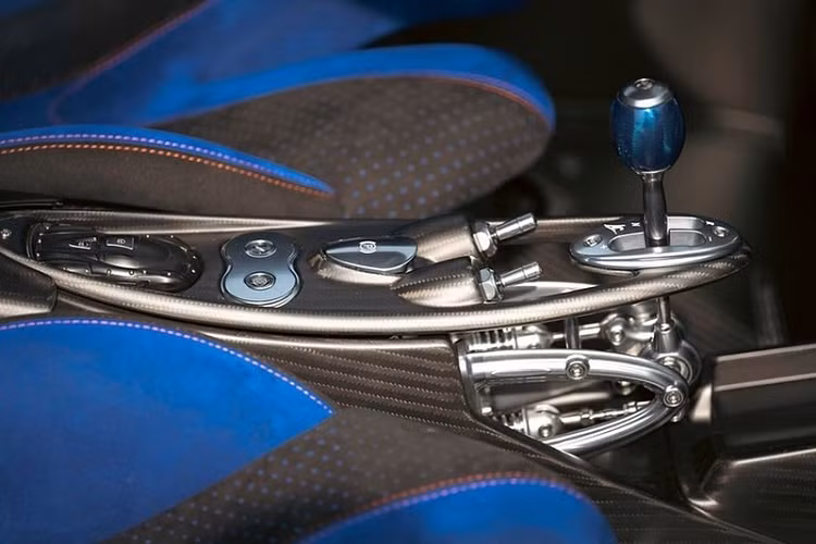 Huayra đã đi đến những ngày tháng cuối cùng trước khi mẫu xe kế nhiệm - C10 - trình làng. Những hình ảnh gián điệp cho thấy C10 sẽ có kiểu dáng mượt mà và đơn giản hơn so với Huayra.