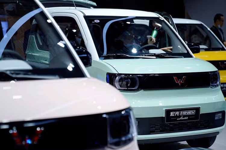 Ngược lại, lợi nhuận ròng của GAC-Honda giảm 30% do nguồn cung chip không đủ. Hai liên doanh Nhật Bản của Dongfeng Motor Group và Beijing Automotive cũng có kết quả 6 tháng đầu năm khá kém do tắc nghẽn nguồn cung vi mạch. Hai công ty liên doanh lớn của SAIC Motor đã chứng kiến lợi nhuận ròng giảm ở mức “vừa phải” là 3% trong bối cảnh Thượng Hải thực hiện giãn cách xã hội.
