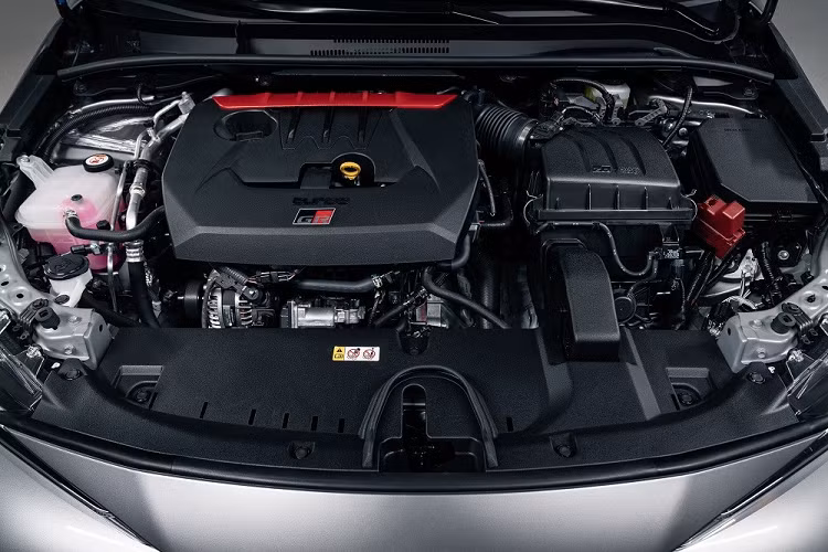 Màn ra mắt của GR Corolla cũng trùng với thời điểm kỷ niệm 60 năm hãng Toyota gia nhập thị trường Thái Lan. Do đó, ông Akio Toyoda - chủ tịch tập đoàn Toyota - sẽ đích thân có mặt tại Thái Lan để ra mắt GR Corolla. Được lắp ráp tại nhà máy Motomachi ở Nhật Bản, cùng với người anh em GR Yaris 3 cửa, Toyota GR Corolla 2023 sẽ có số lượng giới hạn tại Thái Lan.