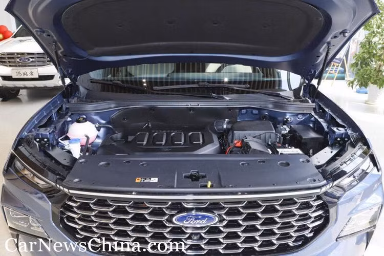 “Trái tim” của Ford Equator Sport 2022 phiên bản đặc biệt vẫn là khối động cơ xăng EcoBoost 4 xi-lanh, tăng áp, dung tích 1.5L, công suất tối đa 170 mã lực, mô-men xoắn cực đại 260 Nm và tốc độ tối đa đạt 180 km/h. Được biết, đây là động cơ mới được sản xuất bởi liên doanh giữa Ford và JMC (Jiangling Motors Corporation) và Ford Equator Sport 2022 là mẫu xe đầu tiên được trang bị động cơ này.