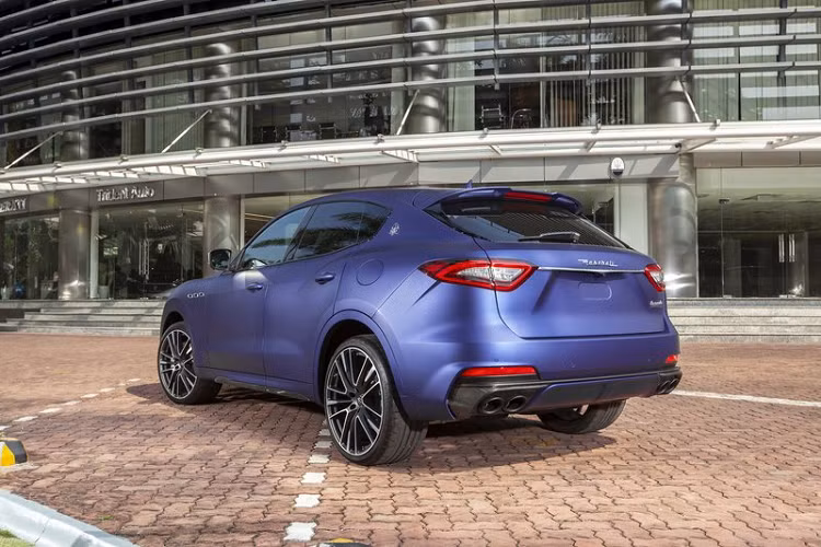 Chiếc Maserati Levante Trofeo Launch màu độc này là sự kết hợp giữa sự sang trọng, hiện đại và mang những di sản có tính lịch sử về các dòng xe thể thao, Maserati đã minh chứng là sự lựa chọn hàng đầu từ các vị doanh nhân thành đạt cho đến giới quý tộc sưu tầm xe đẳng cấp.