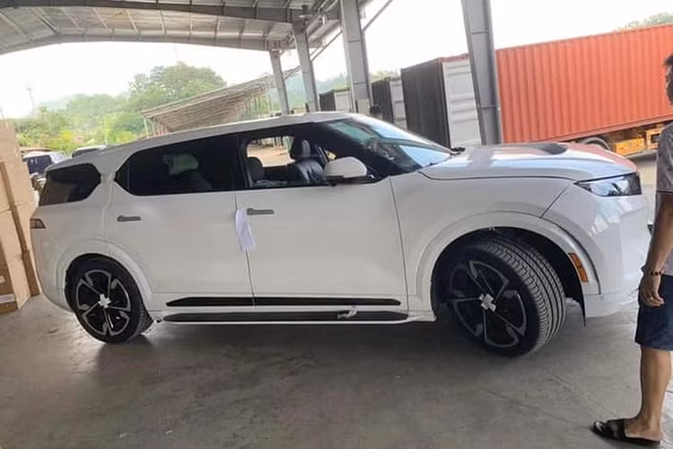 VinFast VF9 
