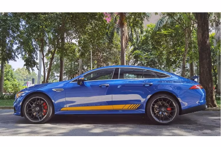 Mẫu xe coupe 4 cửa Mercedes-AMG GT 53 4Matic 2022 sẽ có các màu sơn như trắng Polar, đen Obsidian, xám Graphite, bạc High-tech và cuối cùng là màu xanh Spectra cá tính.