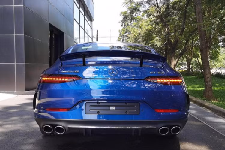 Cung cấp sức mạnh cho Mercedes-AMG GT 53 4Matic 2022 là động cơ 6 xi-lanh thẳng hàng, dung tích 3.0 lít, sản sinh công suất tối đa 435 mã lực và mô-men xoắn cực đại 520 Nm.