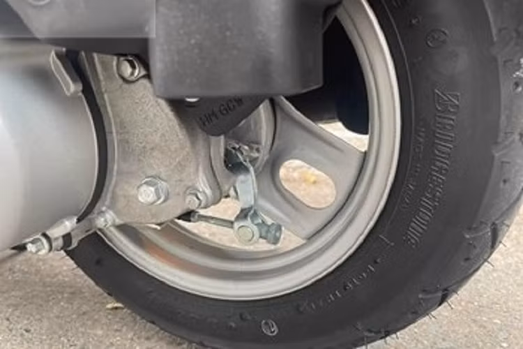 Mức giá bán trên 120 triệu đồng của chiếc xe tay ga Honda Julio 50cc này cũng có thể giúp cho nhiều người nghĩ đến lựa chọn mua 2 chiếc xe tay ga hàng hot của Honda hiện tại là SH125i và Air Blade hay SH150i bản đặc biệt nhất kèm 1 xe máy 50cc Gogo Minion 2022 kiểu dáng rất thời trang.