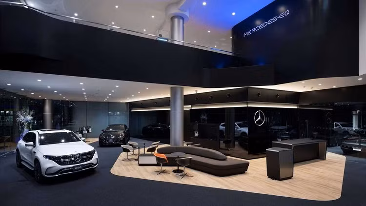 Khai truong dai ly xe oto thuan dien dau tien cua Mercedes-Benz-Hinh-2