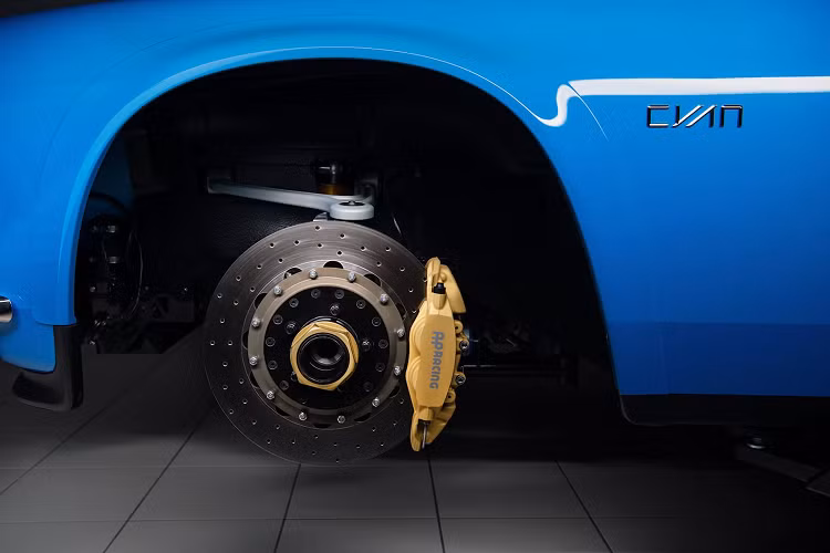 Phiên bản Volvo P1800 Cyan hồi sinh này được trang bị khối động cơ 4 xi-lanh tăng áp 2.0 lít tương tự như động cơ được được sử dụng cho mẫu xe đua xe đua Volvo S60 TC1.
