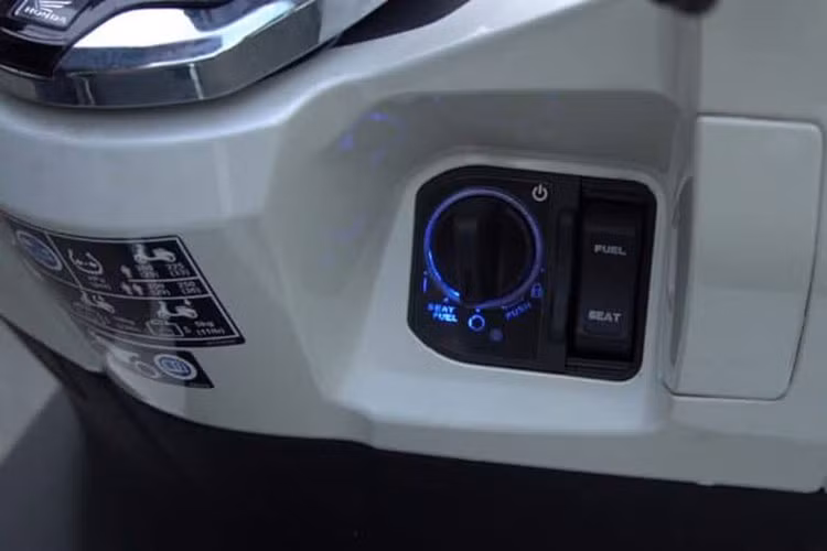 Hiện ở Việt Nam ngoài mẫu xe ga Honda PCX e:HEV 2022 được trang bị công nghệ hybrid, chỉ có những cái tên như Yamaha Grande hay Yamaha Fazzio, giá bán của những mẫu xe này chỉ khoảng 50 triệu đồng.