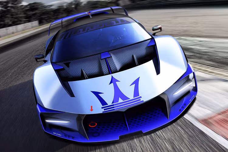 Maserati cho biết khoang nội thất của xe được trang bị phần lồng cuộn, vô lăng bằng sợi carbon với màn hình tích hợp, một vài công tắc và ghế đua với dây đai sáu điểm cho người lái. Ghế hành khách là tùy chọn, cũng như màn hình phụ để đo từ xa và camera quan sát phía sau.