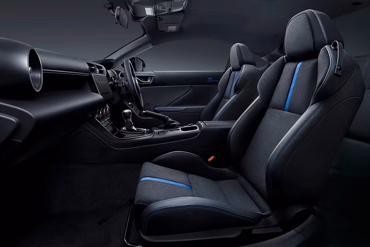 Không có sự thay đổi nào ở động cơ của Subaru BRZ 10th Anniversary Edition. Xe vẫn được trang bị động cơ Boxer 4 xy-lanh 2.3L, cho công suất 228 mã lực và mô-men xoắn 250 Nm.