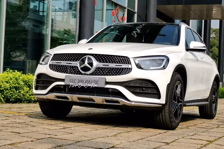 Mercedes-Benz GLC 2022 tang toi 41 trieu dong, them trang bi moi-Hinh-3