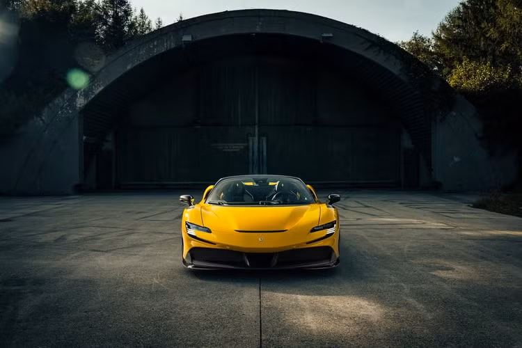 Hệ thống xả được Novitec tinh chỉnh với việc bổ sung thêm chất xúc tác kim loại 100 cell tùy chỉnh, mạ vàng 999 để cách nhiệt tốt hơn, van bướm điều khiển chủ động tùy chọn để có âm thanh tốt hơn và một ốp ống xả bằng carbon.