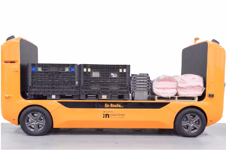 Udelv Transporter tự lái sử dụng công nghệ Mobileye Drive gồm nhiều camera, LiDAR, và radar. Nó cũng có hệ thống điều khiển từ xa dựa trên camera của Udelv, cho phép thực hiện lái từ xa nếu cần thiết.
