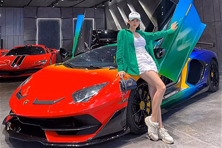 Bo Mercedes-AMG G63, Truong Quynh Anh chon Lamborghini hon 50 ty