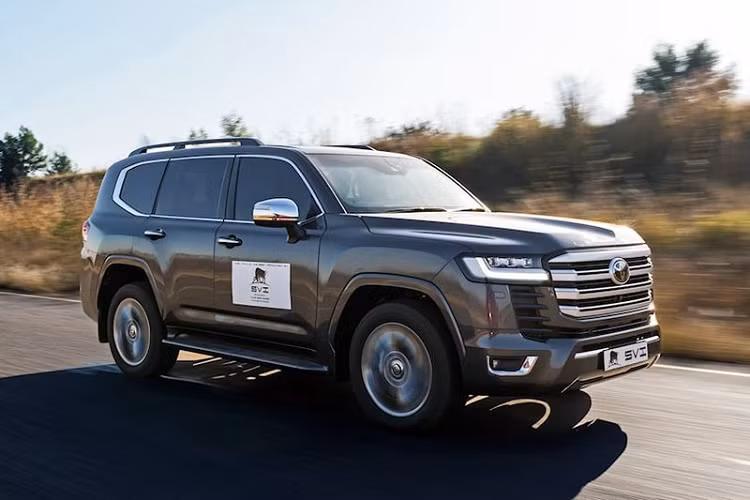 Toyota Land Cruiser là mẫu xe được ưa chuộng bởi các chính trị gia, người nổi tiếng và các doanh nhân trên toàn cầu. Nắm bắt nhu cầu này, SVI Engineering - một hãng độ nổi tiếng với những mẫu xe bọc thép, chống đạn vừa giới thiệu dự án nâng cấp Toyota Land Cruiser 2022 mới. 