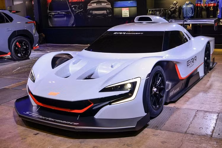 Subaru Tecnica International đã khiến Tokyo Auto Salon 2022 thêm phần náo nhiệt với việc giới thiệu hai mẫu concept xe điện: Subaru STI E-RA và Soltera STI. Những chiếc xe không xả khí thải này đánh dấu sự khởi đầu một kỷ nguyên mới cho bộ phận đua xe thể thao của thương hiệu Nhật Bản khi họ chuyển sang năng lượng điện.