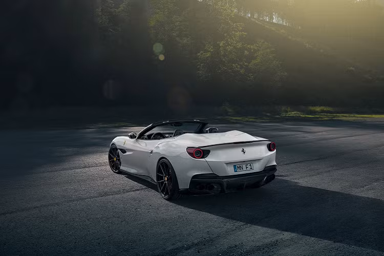 Portofino M được trang bị một bộ bodykit với các phụ kiện bằng sợi carbon bao gồm bộ chia phía trước, hai bên hông và cánh gió phía sau.